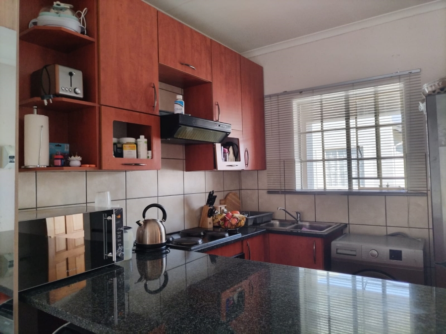 2 Bedroom Property for Sale in Waterval East North West